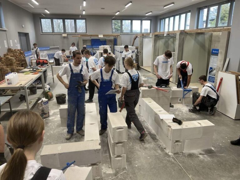 Wiedza w praktyce – Szkoła Budowania SOLBET w Rybniku